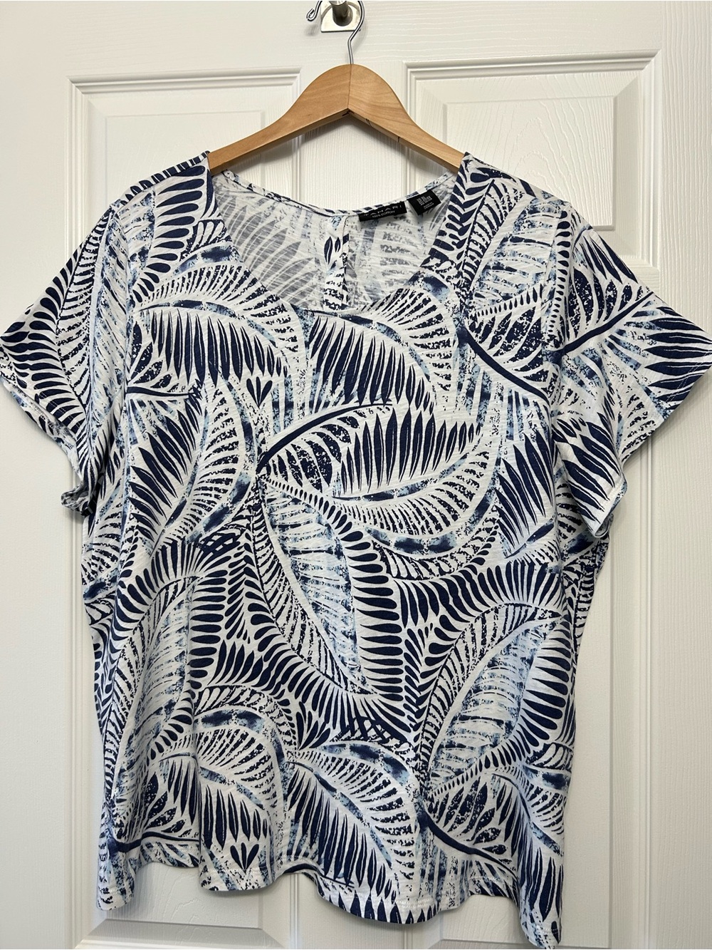 Tahari Navy and White Leaf-Print V-Neck Short Sleeve Top